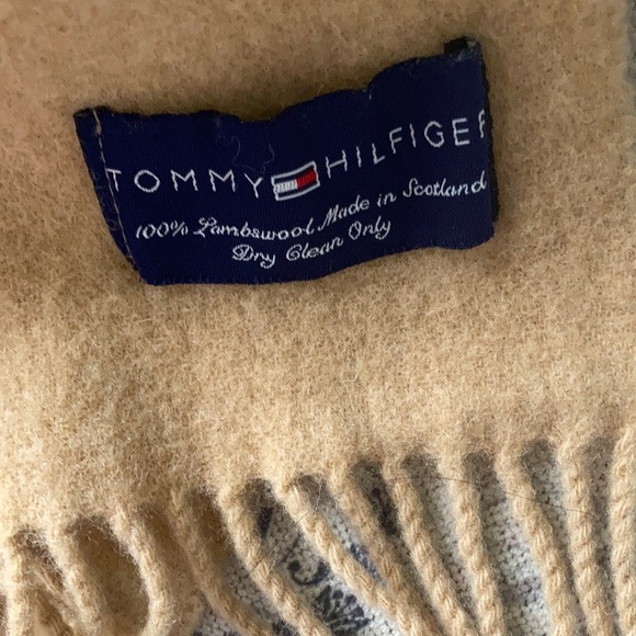 Tommy Hilfiger Lambs wool made in Scotland scarf - Picture 2 of 5